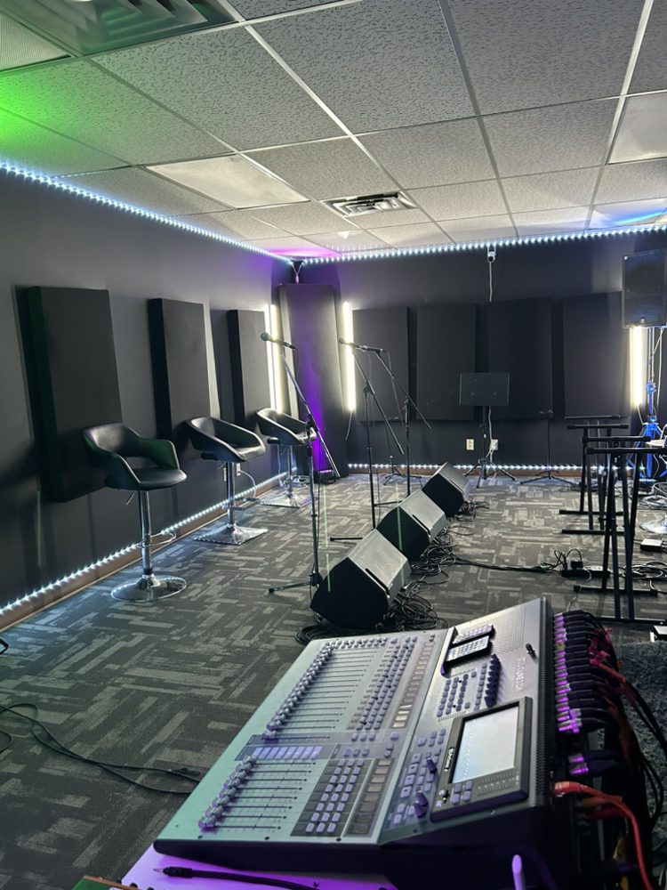 Professional Keyboard and Piano Equipment